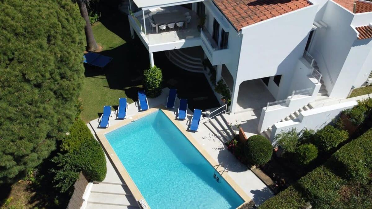 Villa Hibiscus, Great Location In Vilamoura, Lush Green Lawns And Garden クアルテイラ エクステリア 写真