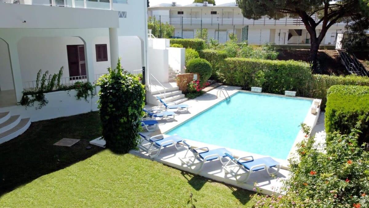 Villa Hibiscus, Great Location In Vilamoura, Lush Green Lawns And Garden クアルテイラ エクステリア 写真