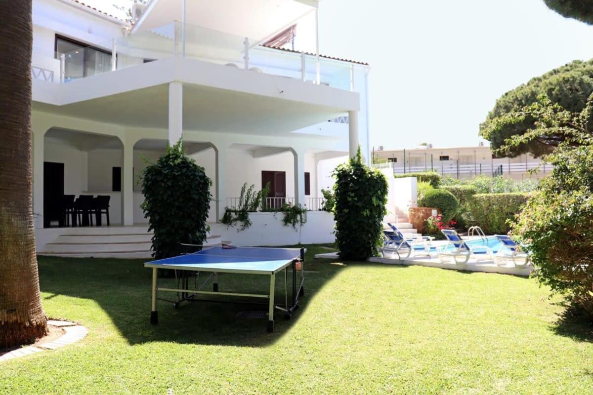 Villa Hibiscus, Great Location In Vilamoura, Lush Green Lawns And Garden クアルテイラ エクステリア 写真